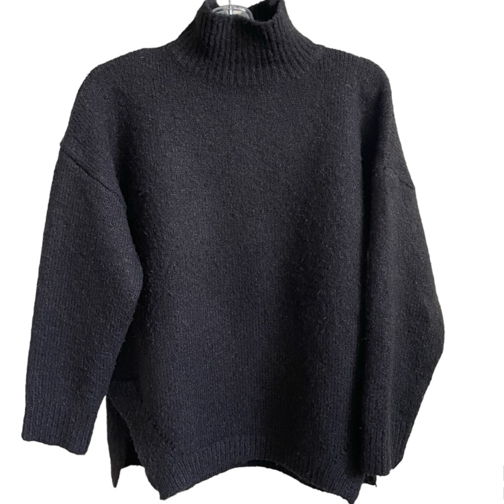 LYLA + LUXE Black Knit Sweater Size Small